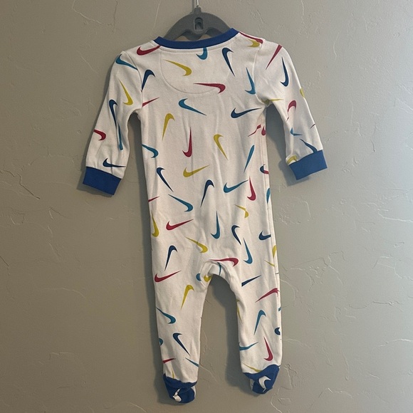 Nike Swooshfetti One Piece 9M Sleeper- Preloved - Picture 2 of 5